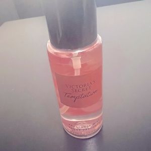 NEW——Victoria’s Secret Temptation Body Spray 2.5 Ounces